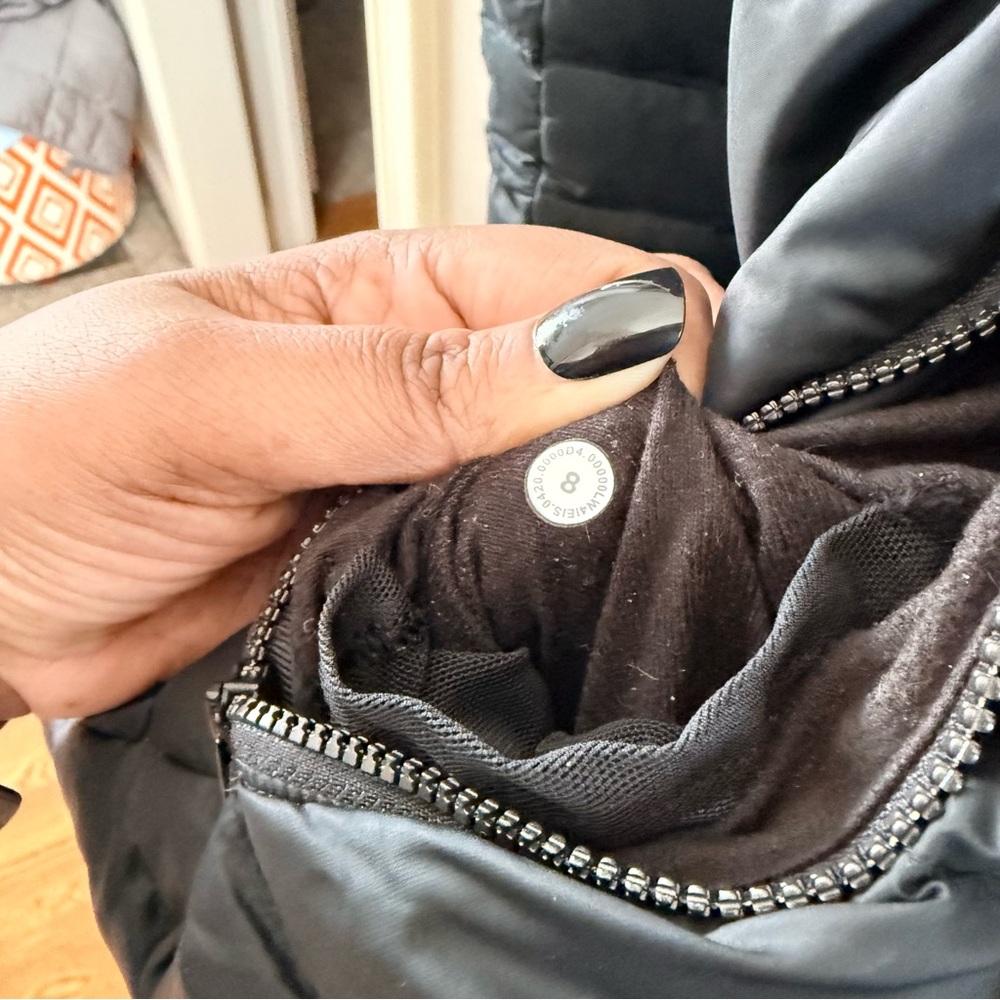 lululemon Athletica Black pack it down jacket. Size 8 - Picture 4 of 7